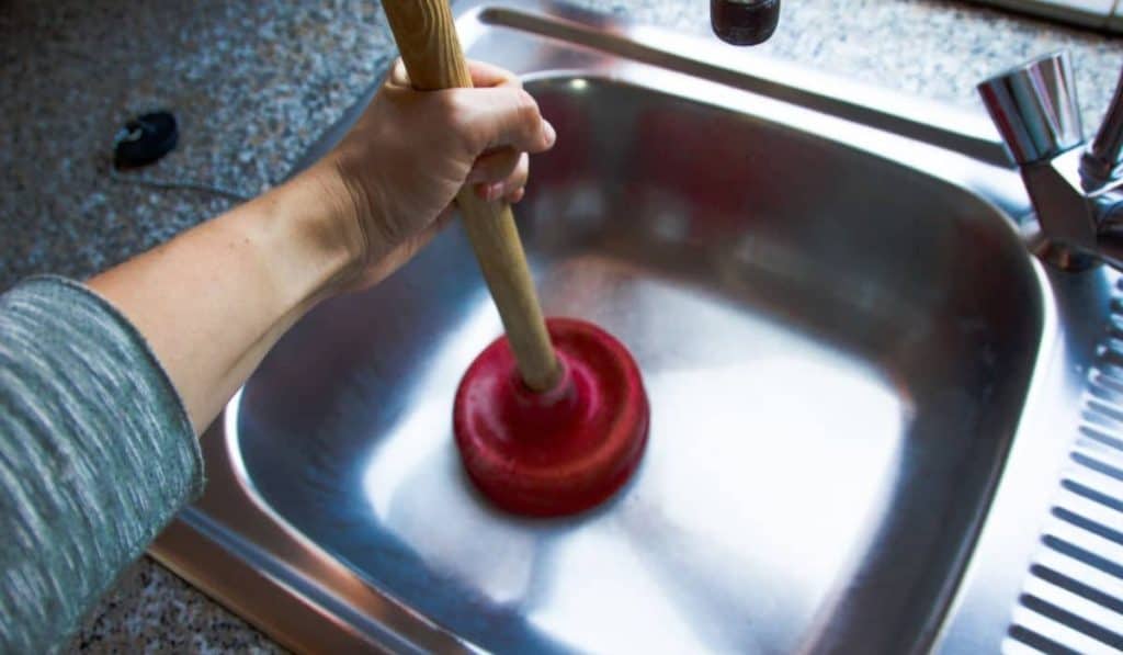 Gootsteen ontstoppen mechanisch