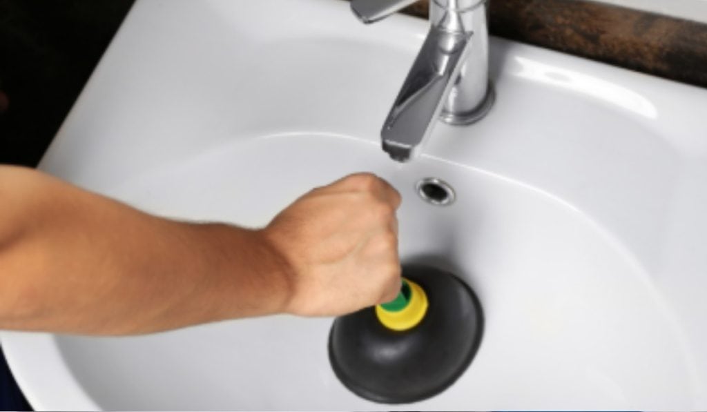 Gootsteen ontstoppen 