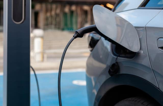 De technische kant van elektrisch leasen: van batterij tot laadpaal