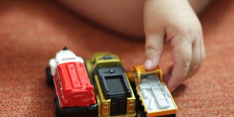 Hoe beveilig je kleine kinderhandjes tegen stopcontacten en elektrische apparaten?